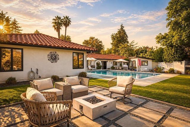 15647 Calistoga Dr, Ramona, CA 92065