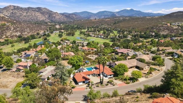 15647 Calistoga Dr, Ramona, CA 92065