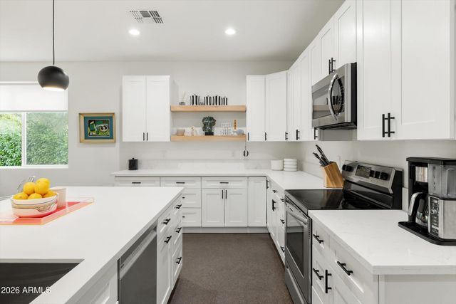 2922 E BLANCHE Drive, Phoenix, AZ 85032