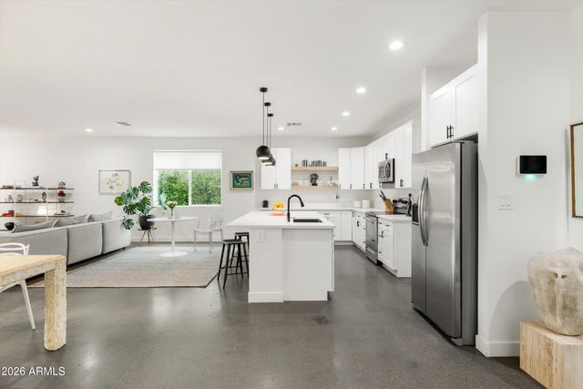 2922 E BLANCHE Drive, Phoenix, AZ 85032