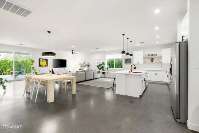 2922 E BLANCHE Drive, Phoenix, AZ 85032