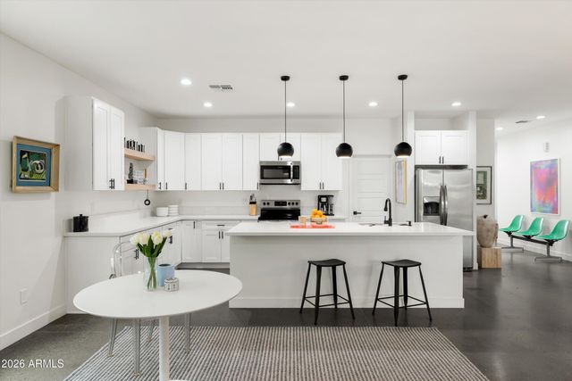 2922 E BLANCHE Drive, Phoenix, AZ 85032