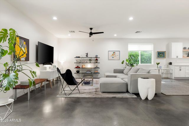 2922 E BLANCHE Drive, Phoenix, AZ 85032