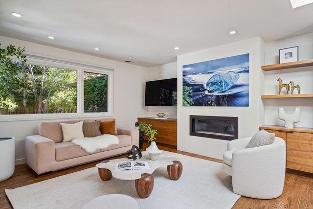 25 Sharon Court, Menlo Park, CA 94025