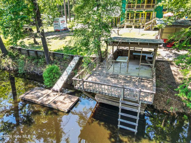1205 Shelter Creek Drive, Burgaw, NC 28425