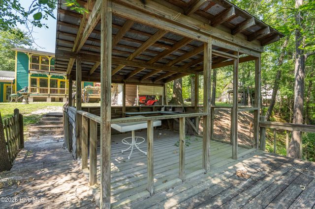 1205 Shelter Creek Drive, Burgaw, NC 28425
