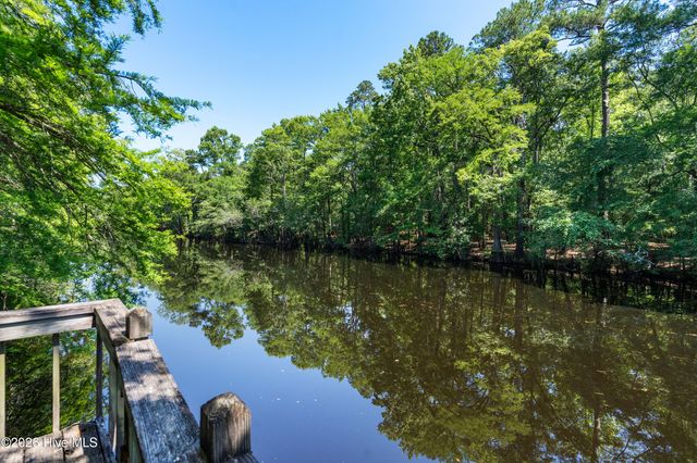 1205 Shelter Creek Drive, Burgaw, NC 28425