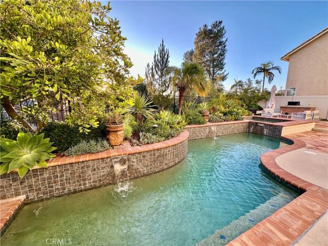 8 Crystalglen, Aliso Viejo, CA 92656