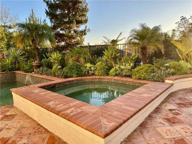 8 Crystalglen, Aliso Viejo, CA 92656