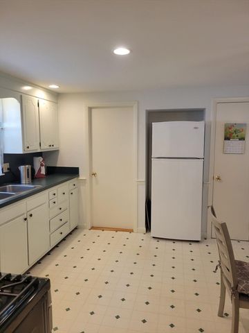 39 Phyllis Dr, Yarmouth, MA 02664