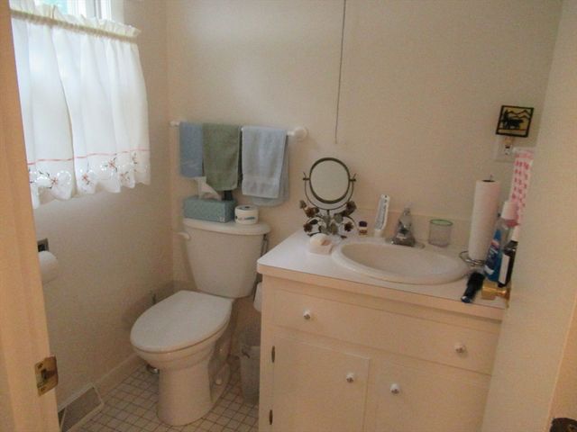 39 Phyllis Dr, Yarmouth, MA 02664
