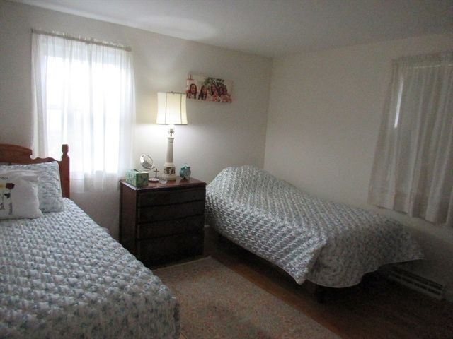 39 Phyllis Dr, Yarmouth, MA 02664
