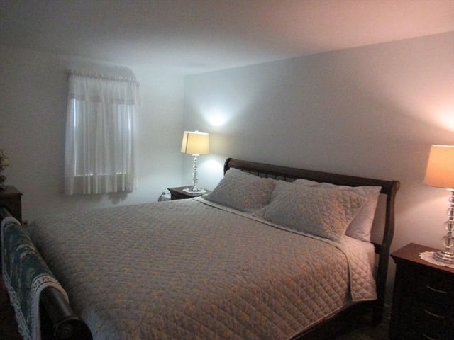 39 Phyllis Dr, Yarmouth, MA 02664