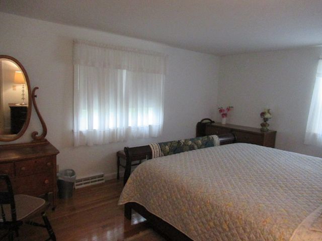 39 Phyllis Dr, Yarmouth, MA 02664