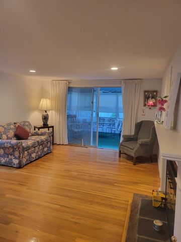 39 Phyllis Dr, Yarmouth, MA 02664