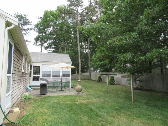 39 Phyllis Dr, Yarmouth, MA 02664