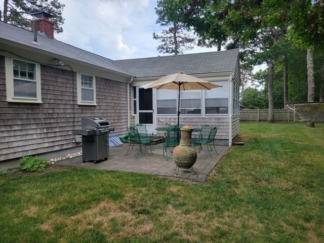 39 Phyllis Dr, Yarmouth, MA 02664