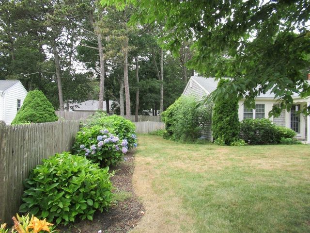 39 Phyllis Dr, Yarmouth, MA 02664