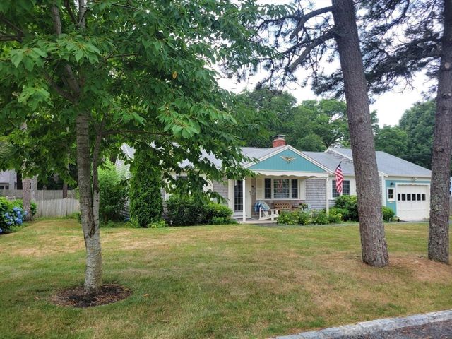 39 Phyllis Dr, Yarmouth, MA 02664