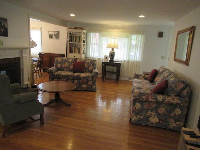 39 Phyllis Dr, Yarmouth, MA 02664