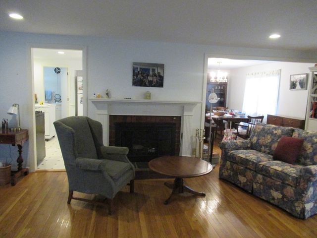 39 Phyllis Dr, Yarmouth, MA 02664