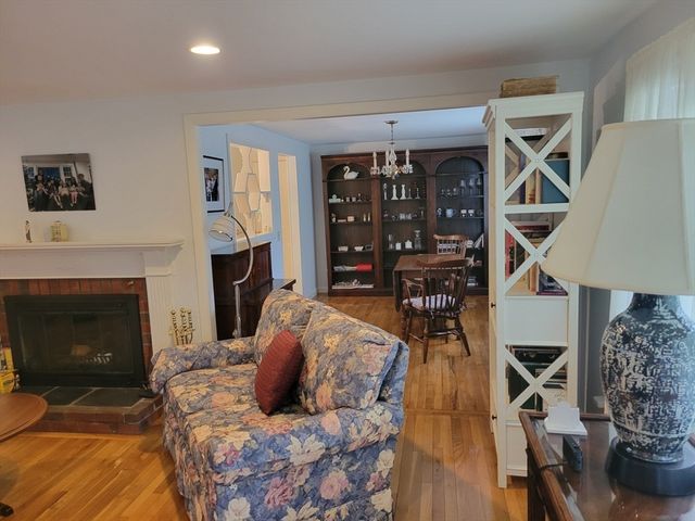 39 Phyllis Dr, Yarmouth, MA 02664