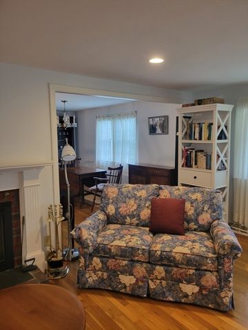 39 Phyllis Dr, Yarmouth, MA 02664