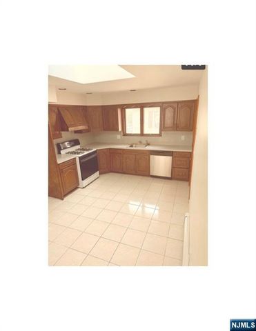 7 Maple Avenue 2, South Hackensack, NJ 07606