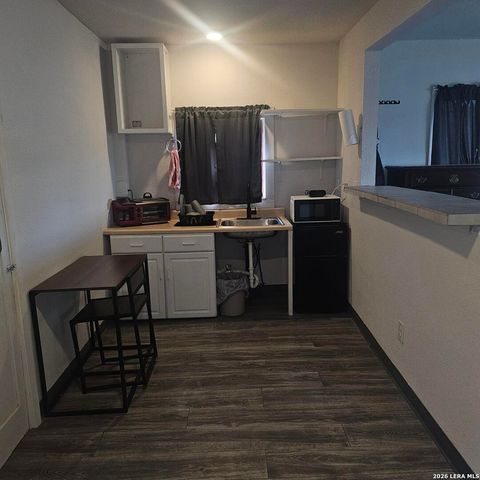 1211 Gladstone A, San Antonio, TX 78225