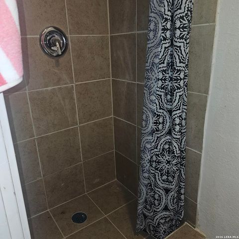 1211 Gladstone A, San Antonio, TX 78225