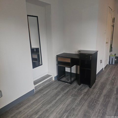 1211 Gladstone A, San Antonio, TX 78225