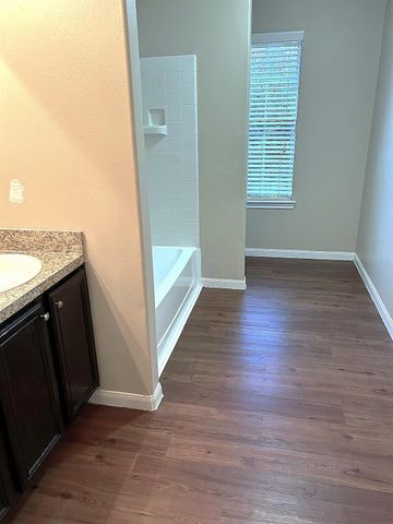 835 Darbydale Crossing Lane, Houston, TX 77090