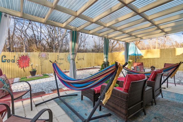 804 Clover Hill Lane, Cedar Hill, TX 75104