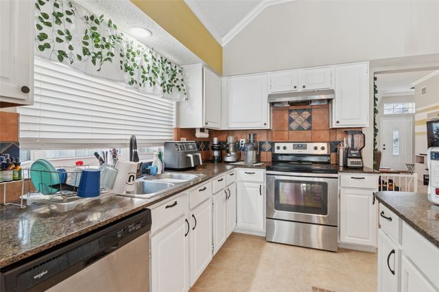 804 Clover Hill Lane, Cedar Hill, TX 75104