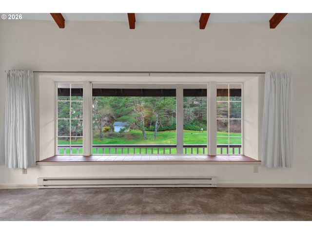 26 OCEAN DUNES Dr, Florence, OR 97439