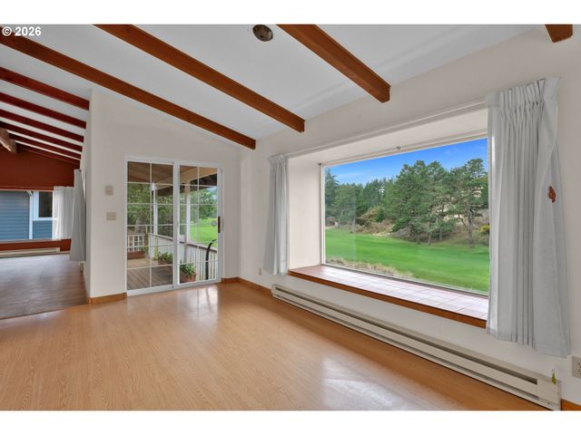 26 OCEAN DUNES Dr, Florence, OR 97439