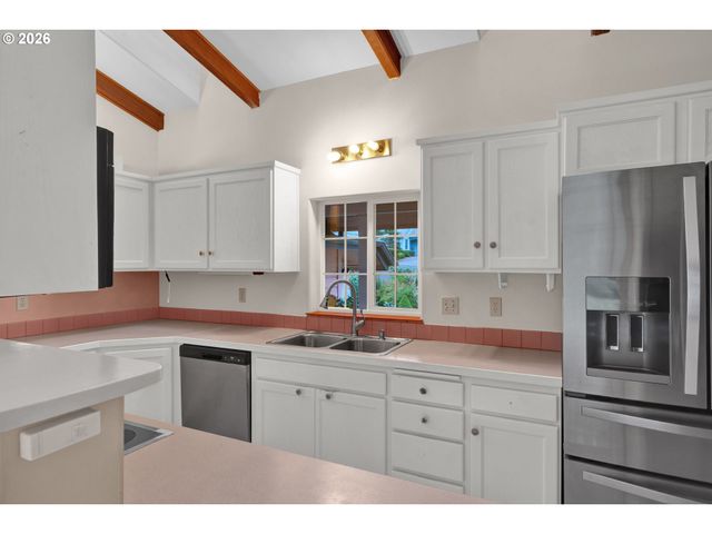 26 OCEAN DUNES Dr, Florence, OR 97439