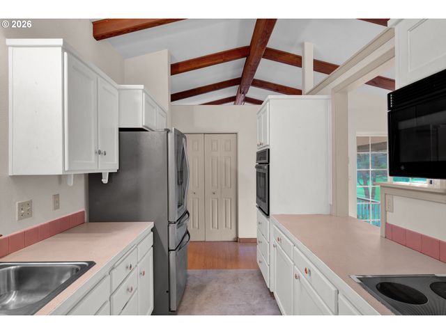 26 OCEAN DUNES Dr, Florence, OR 97439