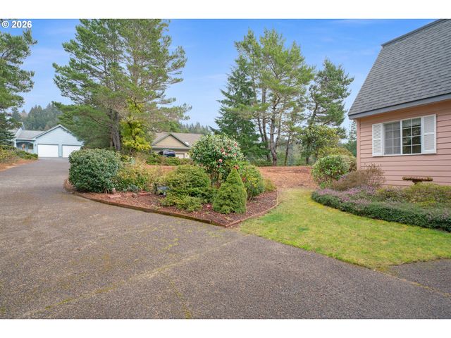 26 OCEAN DUNES Dr, Florence, OR 97439