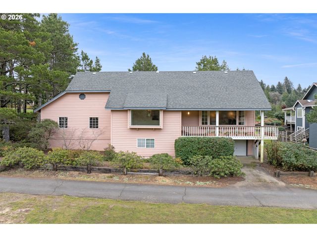 26 OCEAN DUNES Dr, Florence, OR 97439