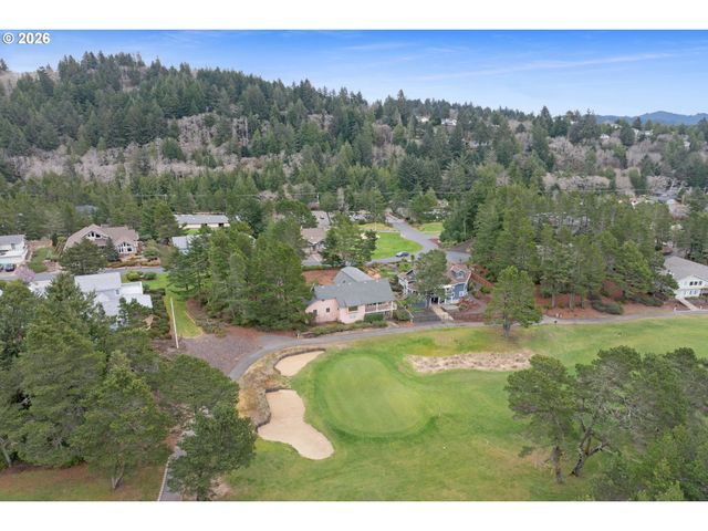 26 OCEAN DUNES Dr, Florence, OR 97439