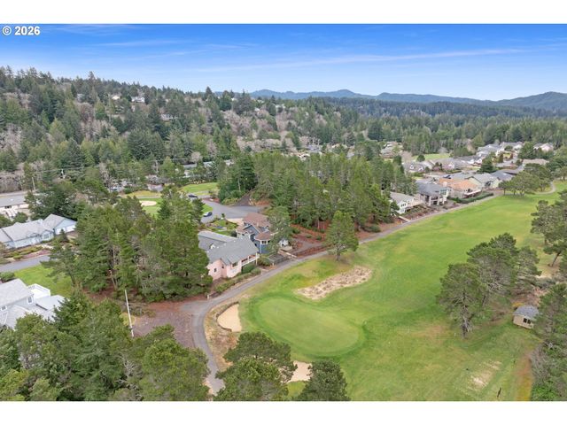26 OCEAN DUNES Dr, Florence, OR 97439