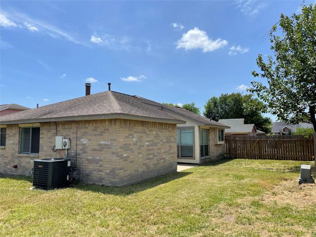 11514 Dell Hollow Drive, Houston, TX 77066