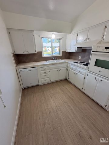 1012 Pebble Beach Drive, Bakersfield, CA 93309