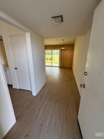 1012 Pebble Beach Drive, Bakersfield, CA 93309