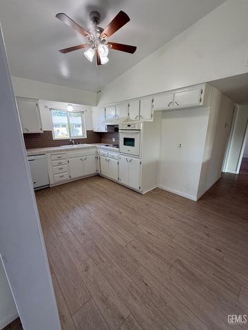 1012 Pebble Beach Drive, Bakersfield, CA 93309