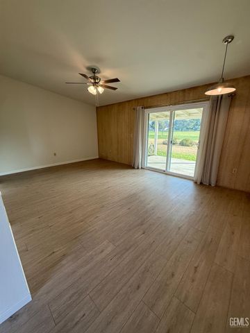 1012 Pebble Beach Drive, Bakersfield, CA 93309