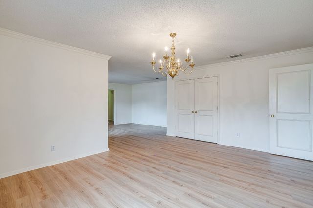 102 Roselawn Drive, Weatherford, TX 76086