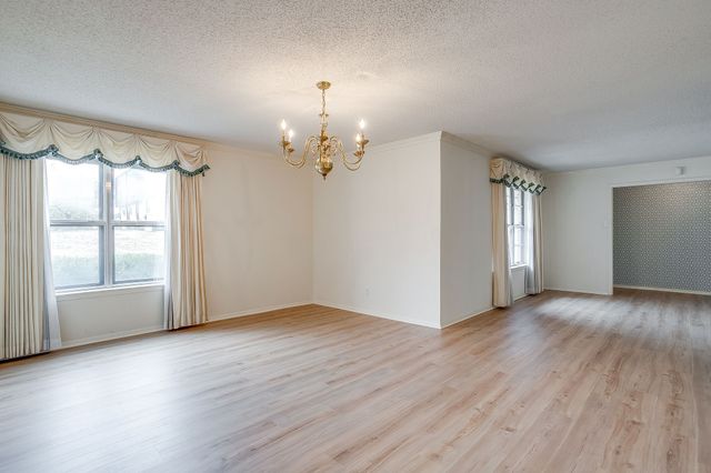 102 Roselawn Drive, Weatherford, TX 76086