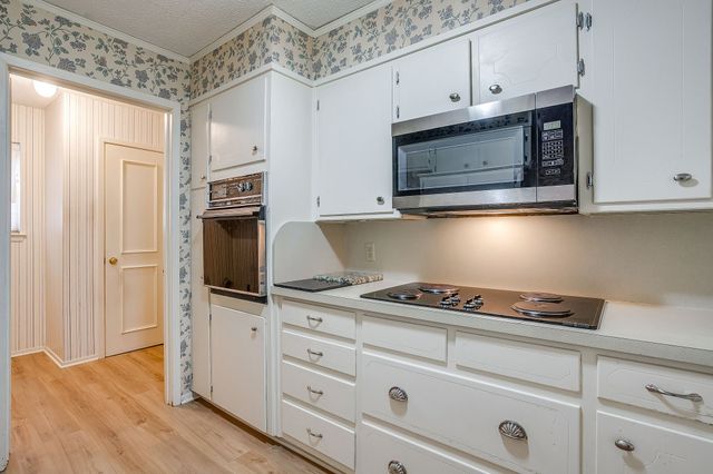102 Roselawn Drive, Weatherford, TX 76086